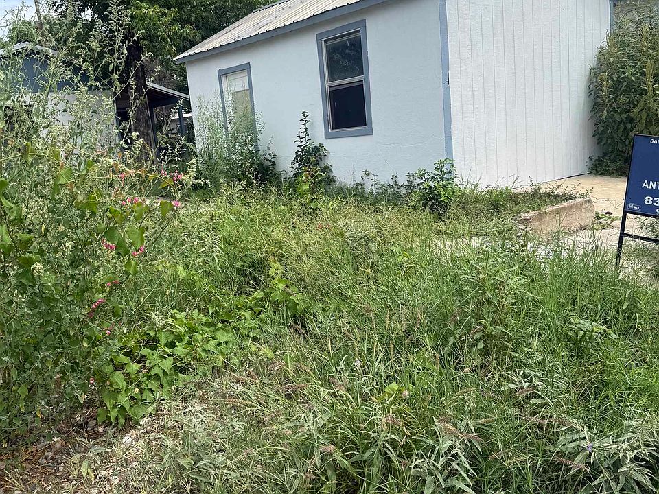 1st image of 609 Magnolia St Rear 27&28
