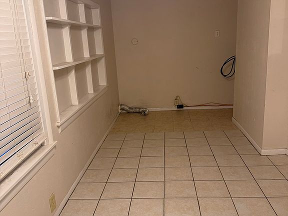 4th image of 705 Maple St