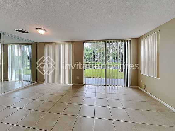 4th image of 208 NW 118th Dr