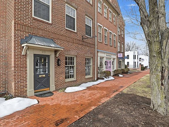 5th image of 623 S Washington St #623