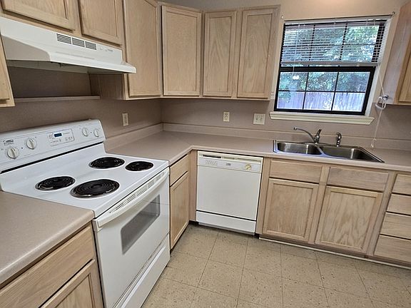 5th image of 634 Canada St #7