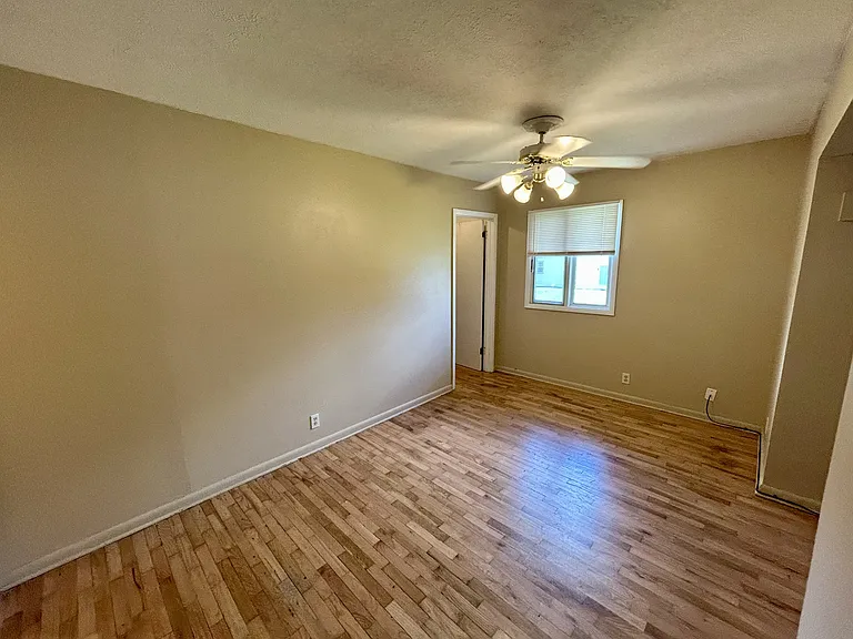 818 Elm St — Photo 6