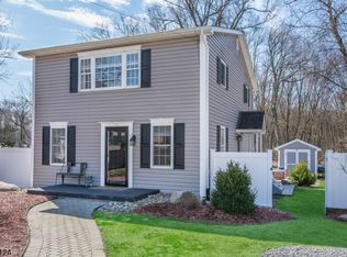 9 Corwin St, Kenvil, NJ 07847