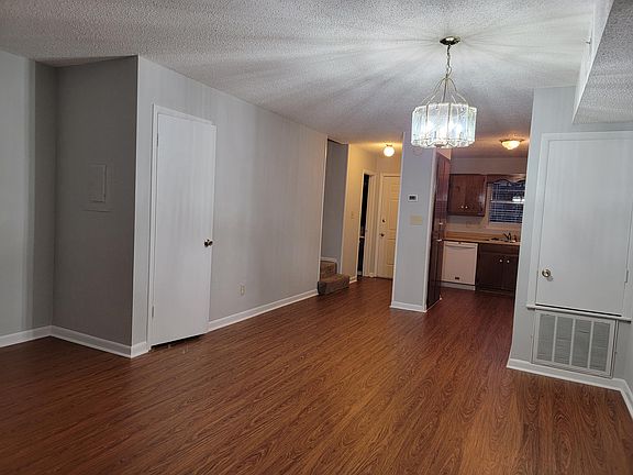 3rd image of 205 Marinawoods Dr SE APT 4