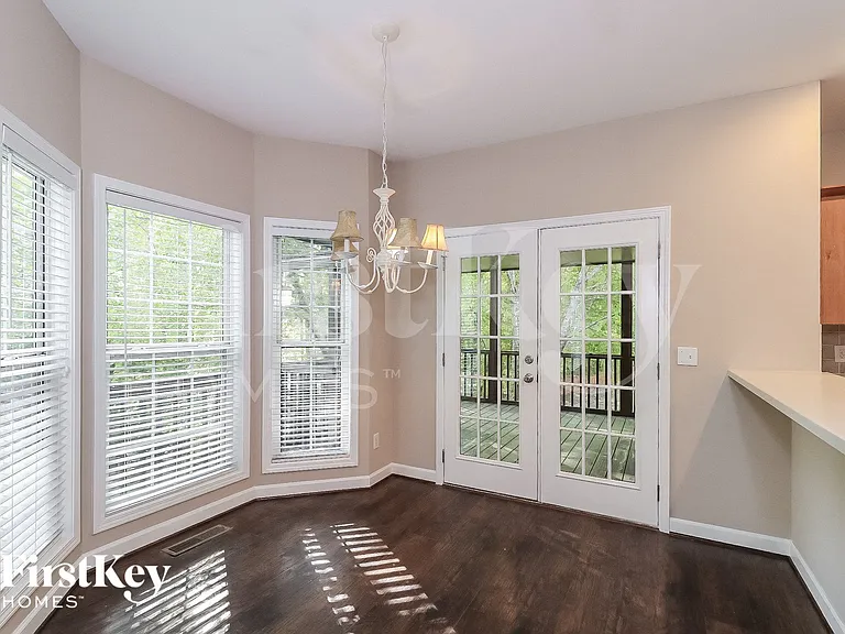 729 Tall Oaks Dr — Photo 4