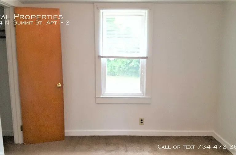 214 N Summit St #2 — Photo 11