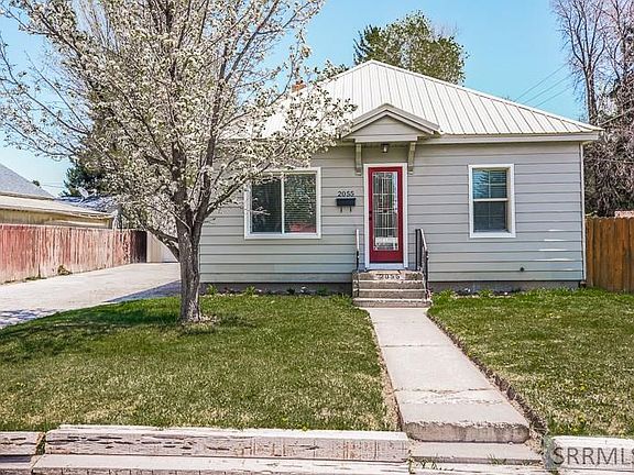 2nd image of 2055 Curtis Ave