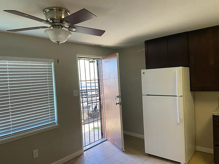 2440 S B St — Photo 6