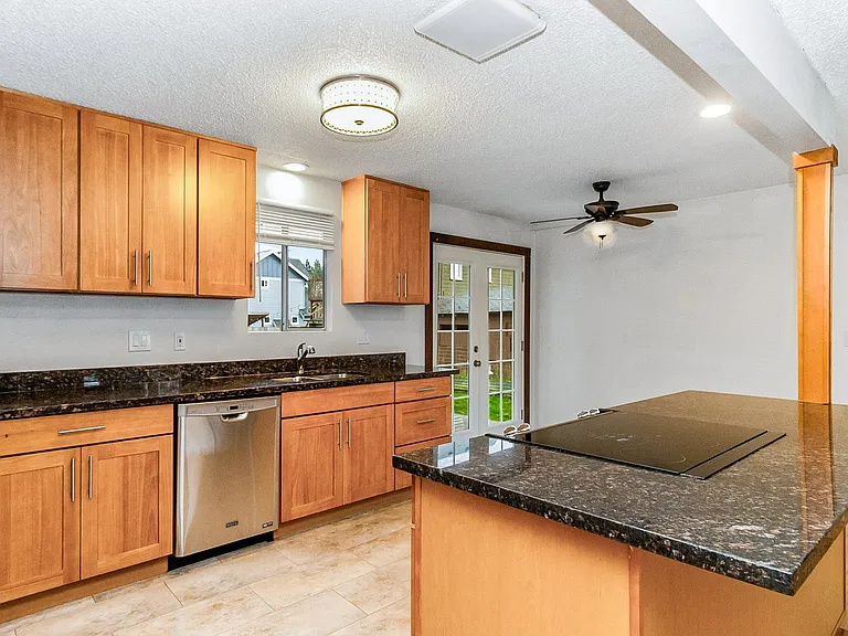 123 Maple Ave — Photo 7