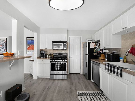 5th image of 1588 Burr Oak Ct APT B
