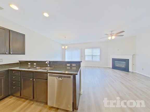 5th image of 221 Chestnut Oak Ln