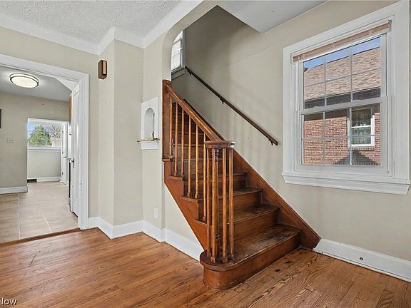 4th image of 944 Canfield Rd