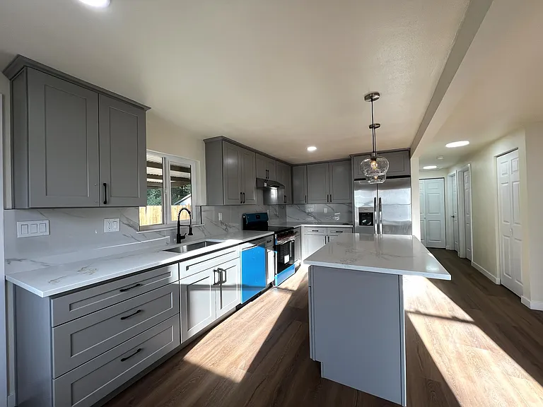 3404 SE 5th St — Photo 4