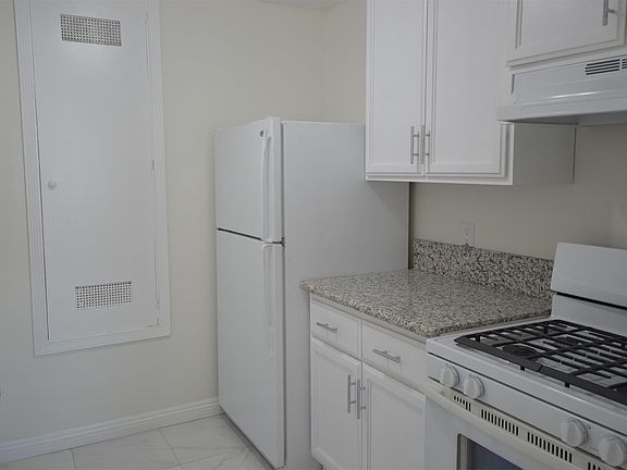 5th image of 2124 E Bermuda St APT C