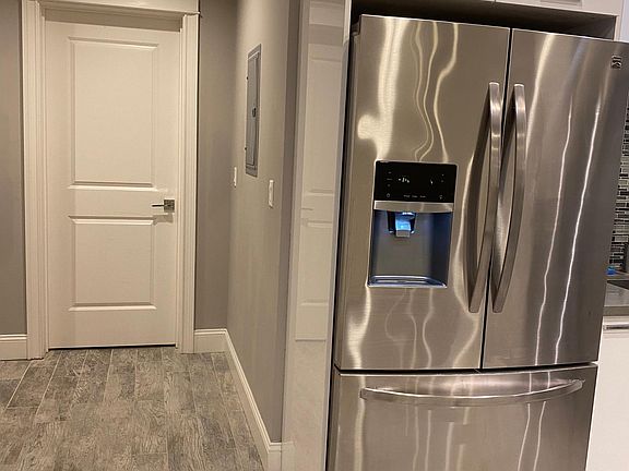 3rd image of 733 Chenery St #733