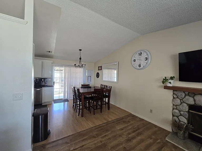 26625 Horizon St — Photo 2