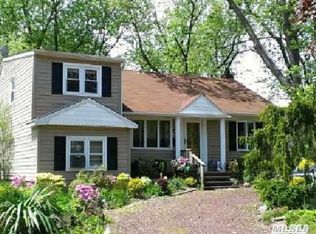 530 Kell Pl, Seaford, NY 11783