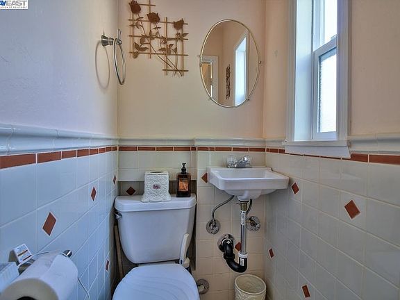 5th image of 1300 Benedict Dr