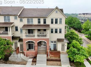 3910 Forester Blvd, Auburn Hills, MI 48326