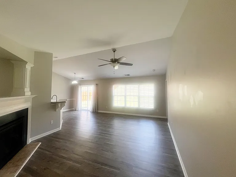 113 Garfield Ln — Photo 2