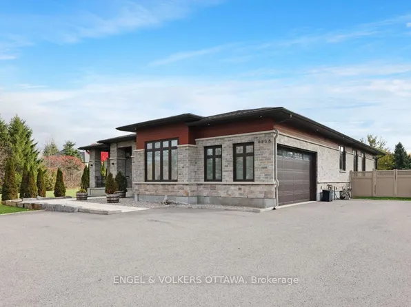 1296 Bankfield Rd, Ottawa, ON K4M 1L8