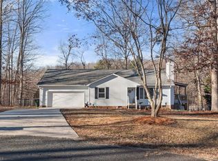 870 Lakeview Dr, Thomasville, NC 27360