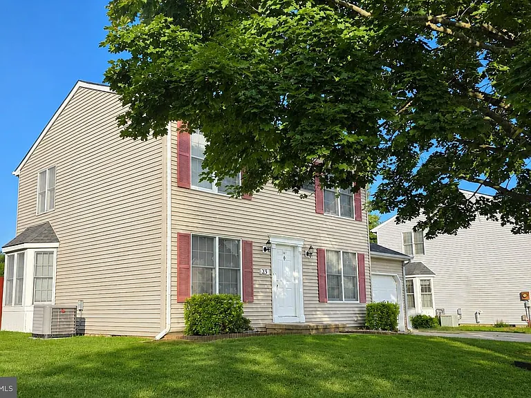 23 Lordship Ln — Photo 2