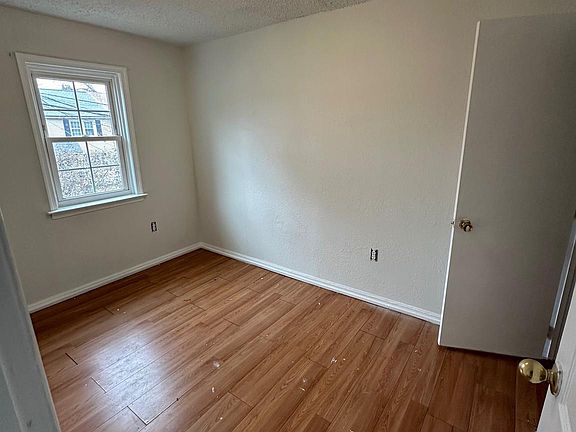 4th image of 31 N Pennewell Dr