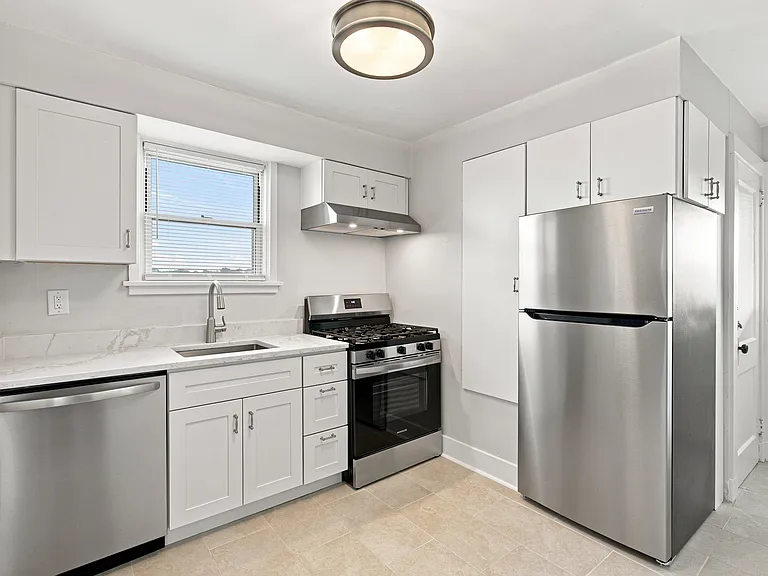 1131 Wisconsin Ave — Photo 2