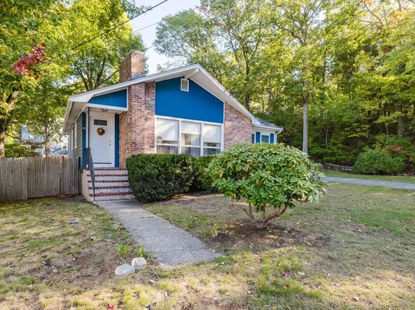 16 Norwich St, Dedham, MA 02026