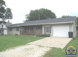511 E 7th St, Lyndon, KS 66451