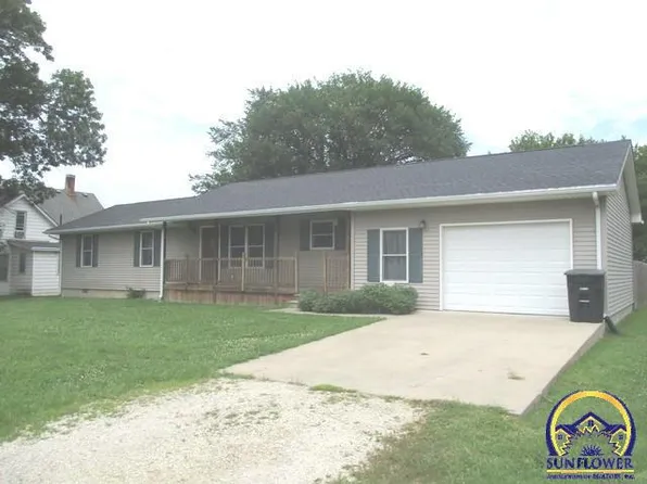 511 E 7th St, Lyndon, KS 66451