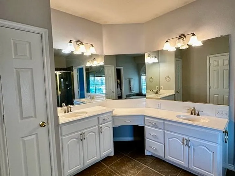 7005 Crenshaw Ln — Photo 15