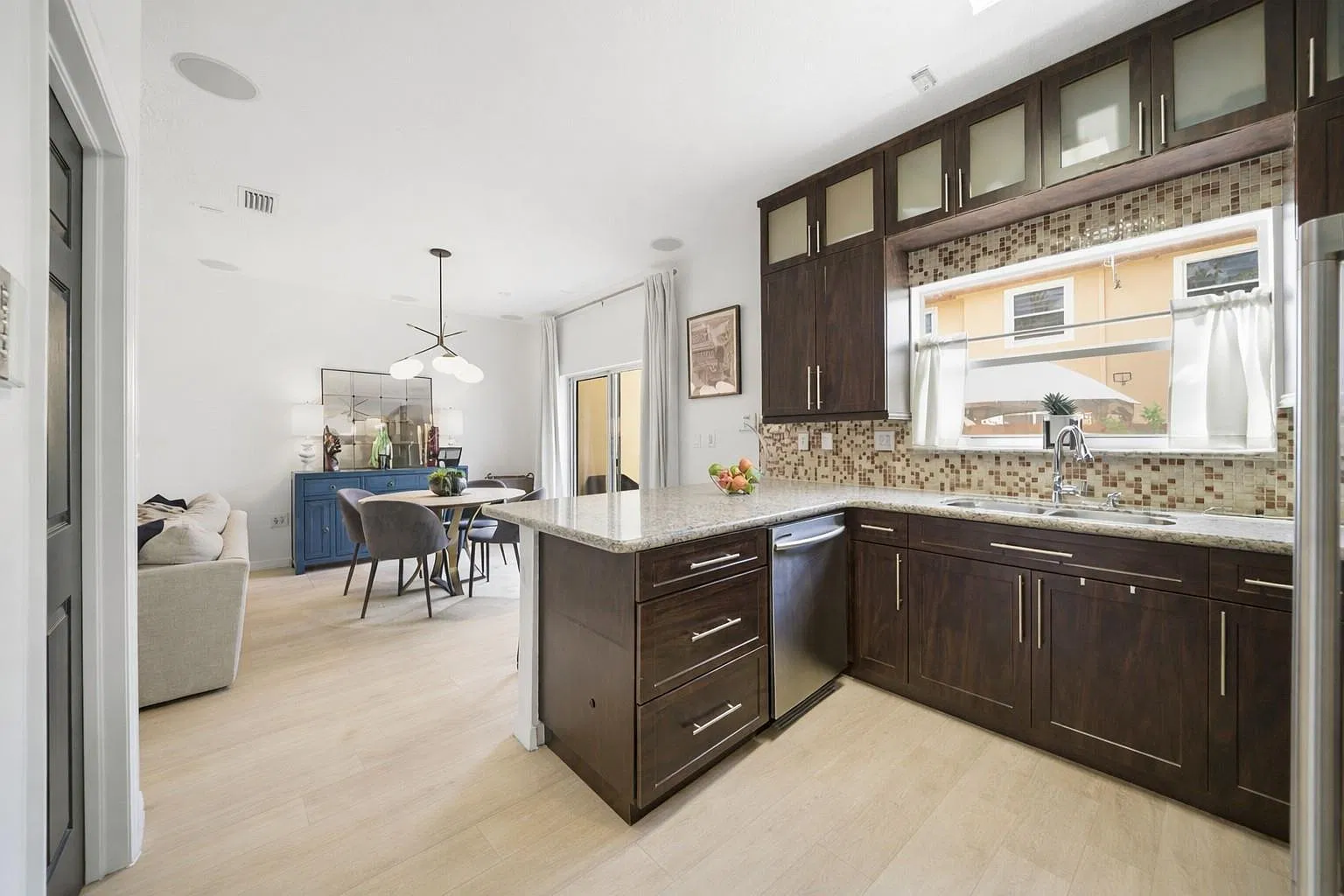 3 bed, 1700 sqft, $3,250 — Photo 3