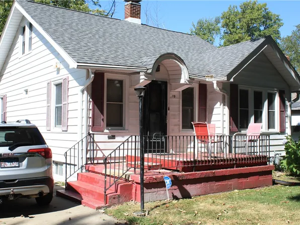 19 Central Dr, Decatur, IL 62526