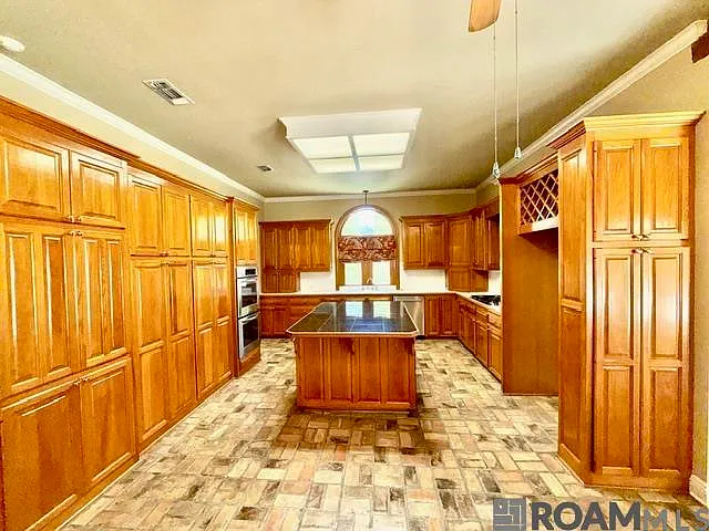 16756 Amberwood Dr — Photo 8