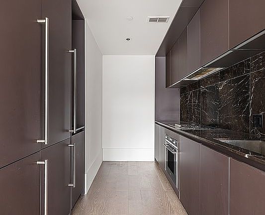 4th image of 429 Kent Ave #636