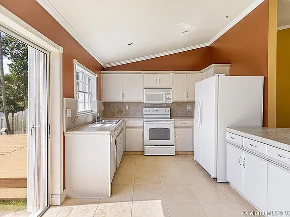 4 bed, 3.0 bath, 2207 sqft, $5,500 — Photo 3