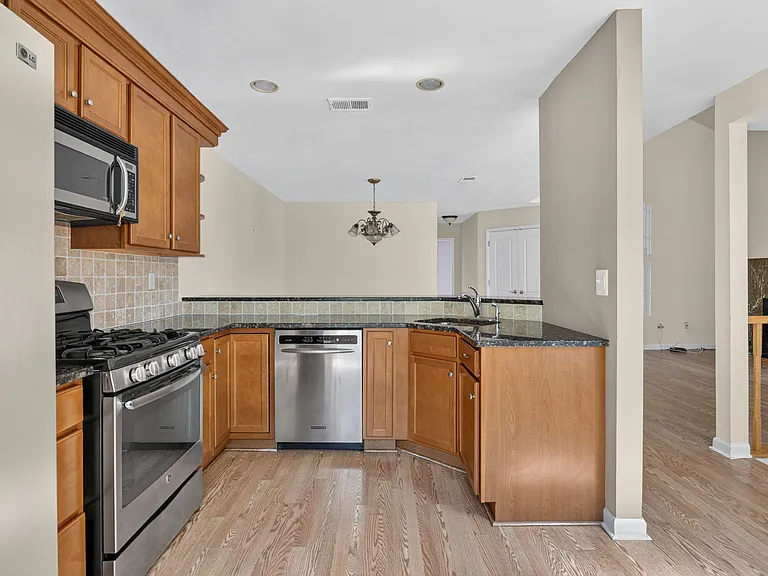 18 Homestead Ln — Photo 3