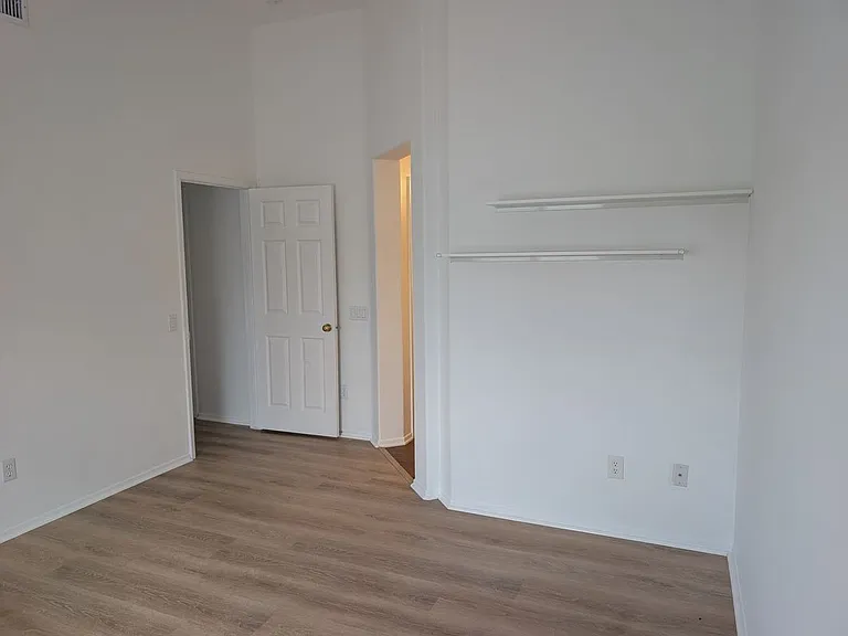 154 California Ct — Photo 19