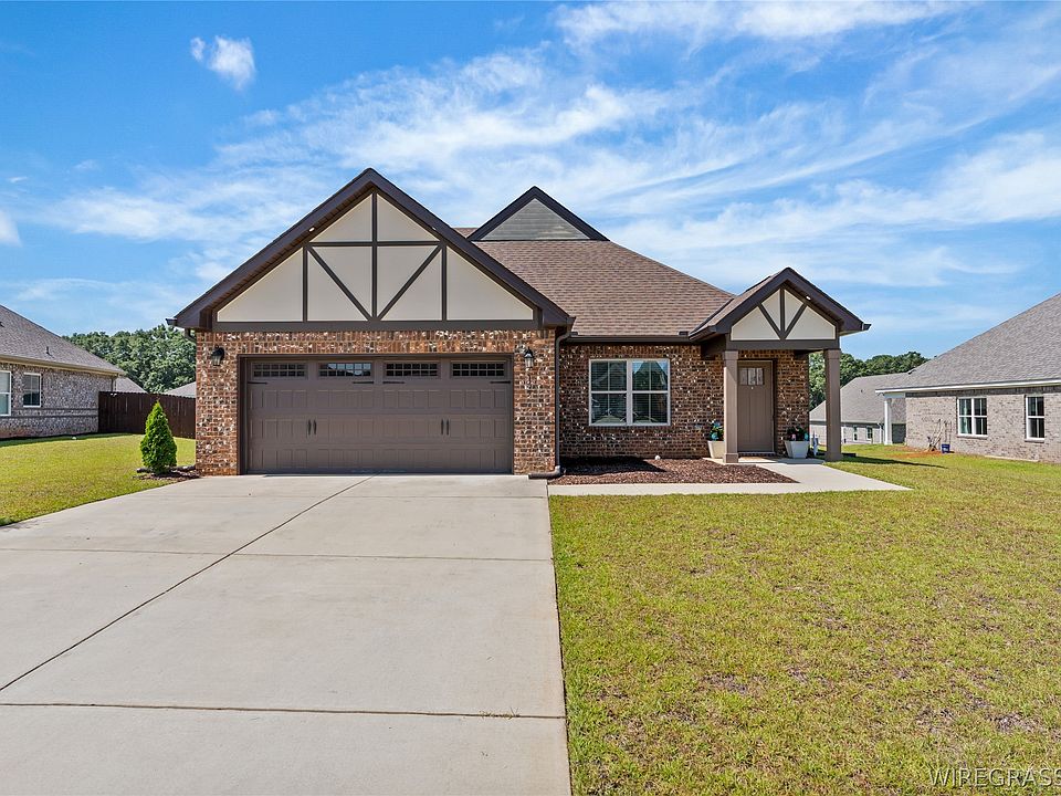 1st image of 105 Hunters Hill Way