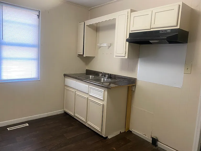 513 Alexander Cir — Photo 3
