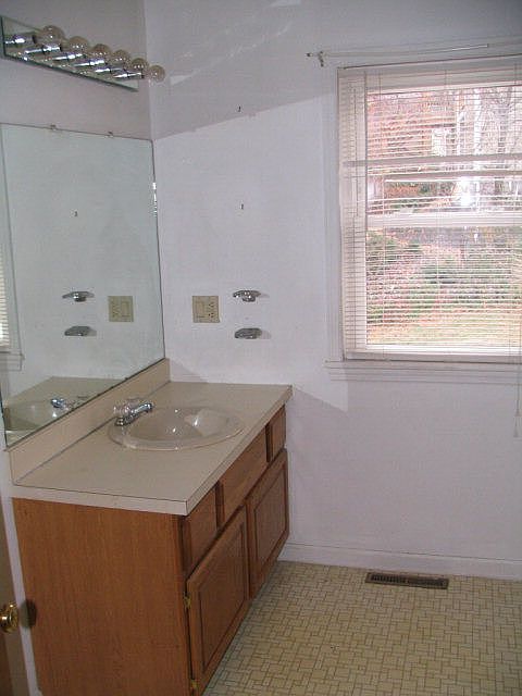 2nd image of 1171 Rosedale Dr