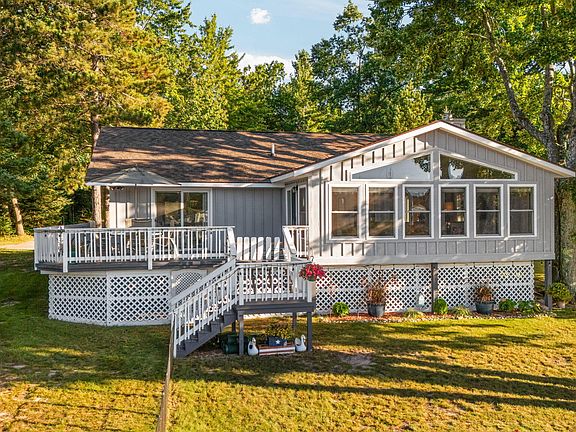 2nd image of 3931 Lakeside Ct