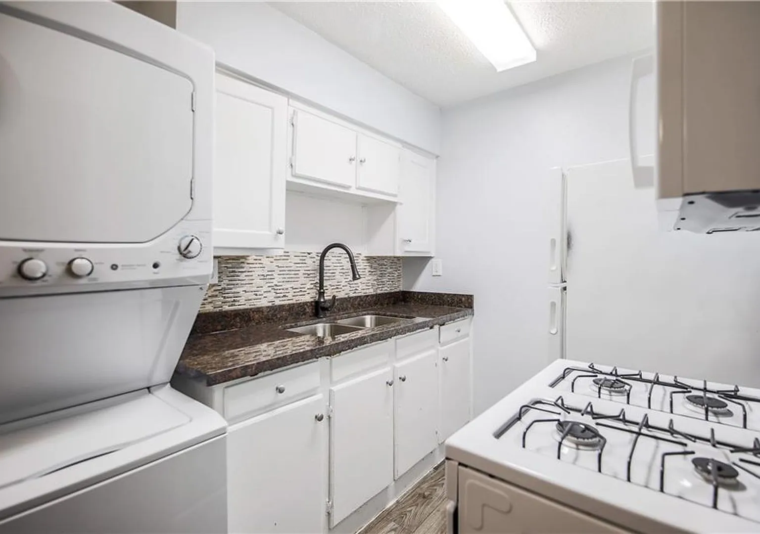 2401 Manor Rd #221 — Photo 2