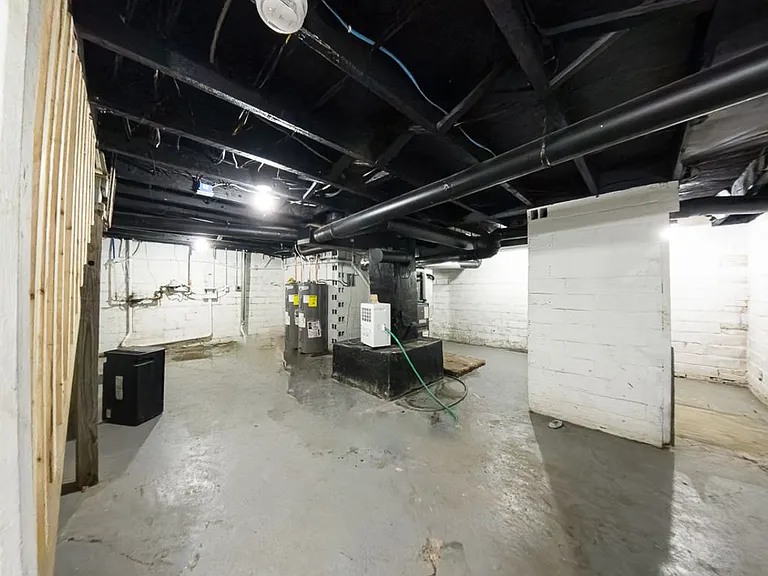 114 N 7th St — Photo 22