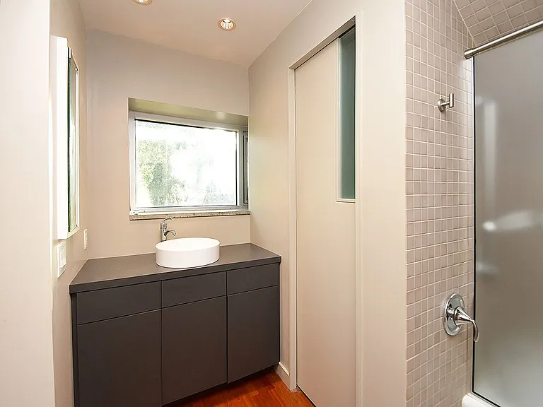 1018 S 36th St — Photo 21