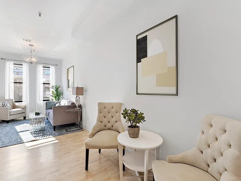228 Montgomery St #4 — Photo 3
