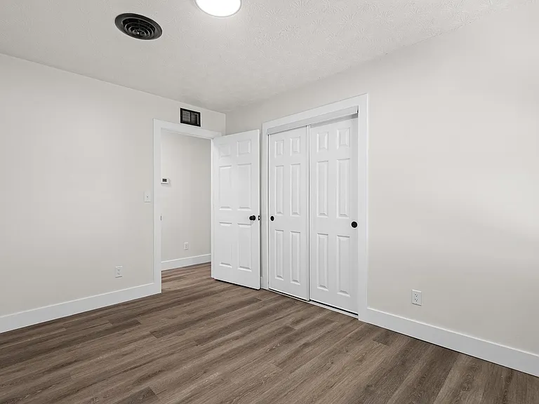 2020 Kildare Ave — Photo 19