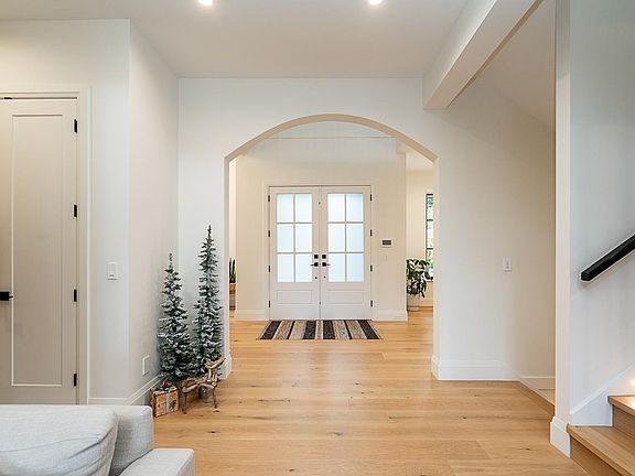 3rd image of 2833 204th St